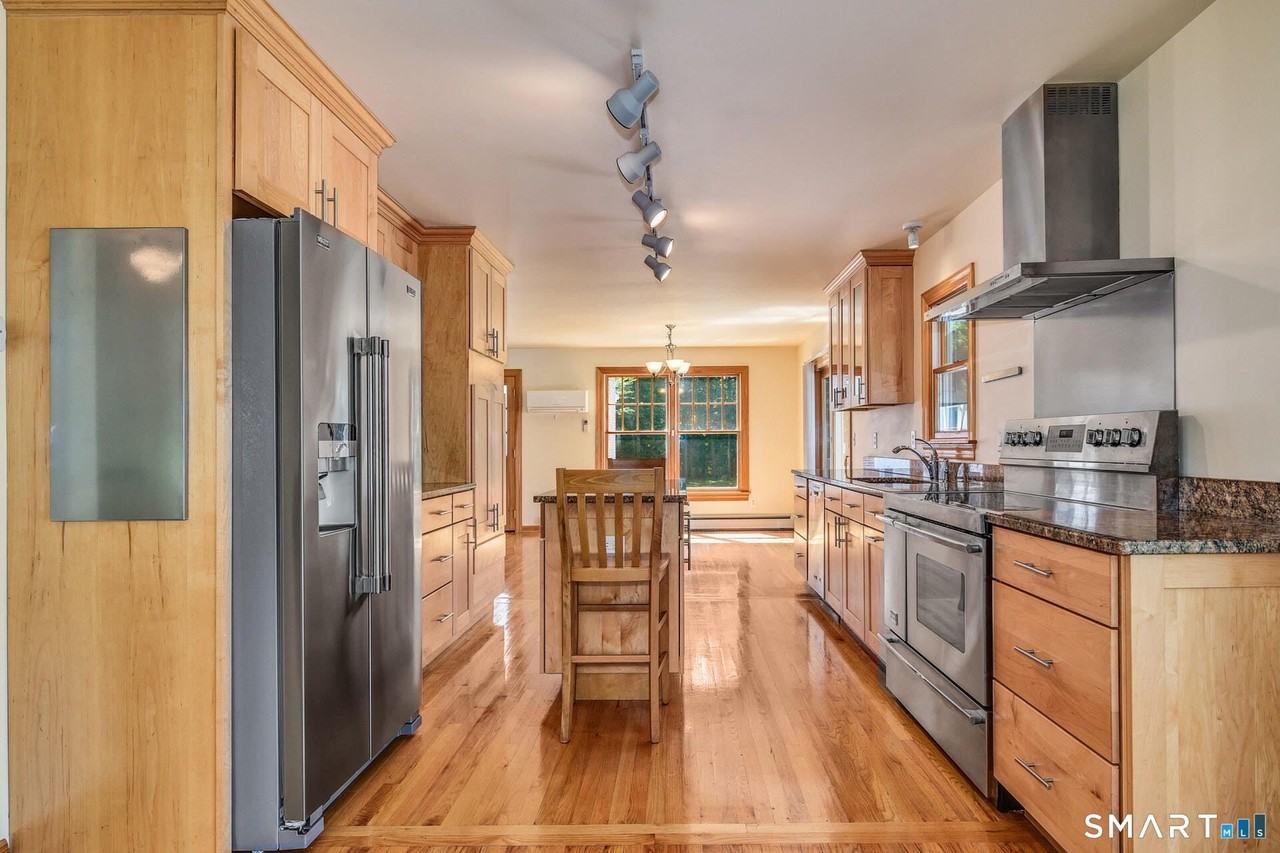 10 Fernwood Rd - Photo 7 of 17