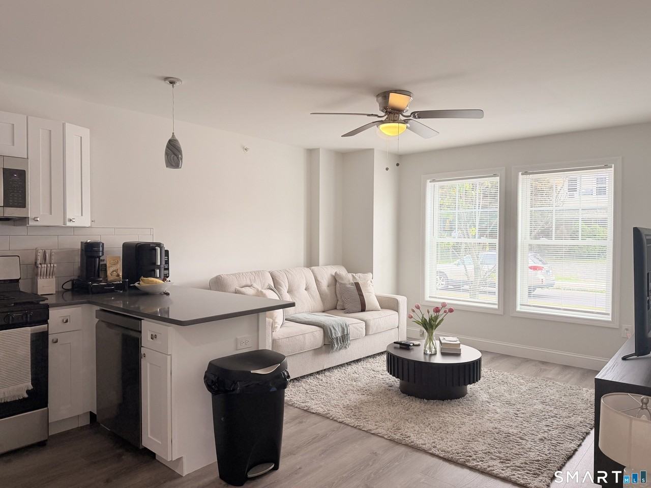 1085 Whalley Ave #4 - Photo 4 of 10