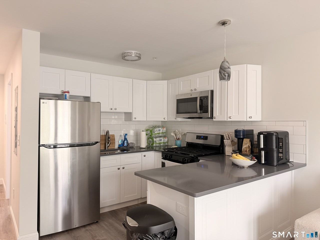 1085 Whalley Ave #4 - Photo 6 of 10