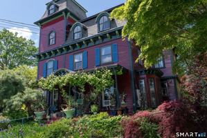 featured image of 236 Hempstead St #3