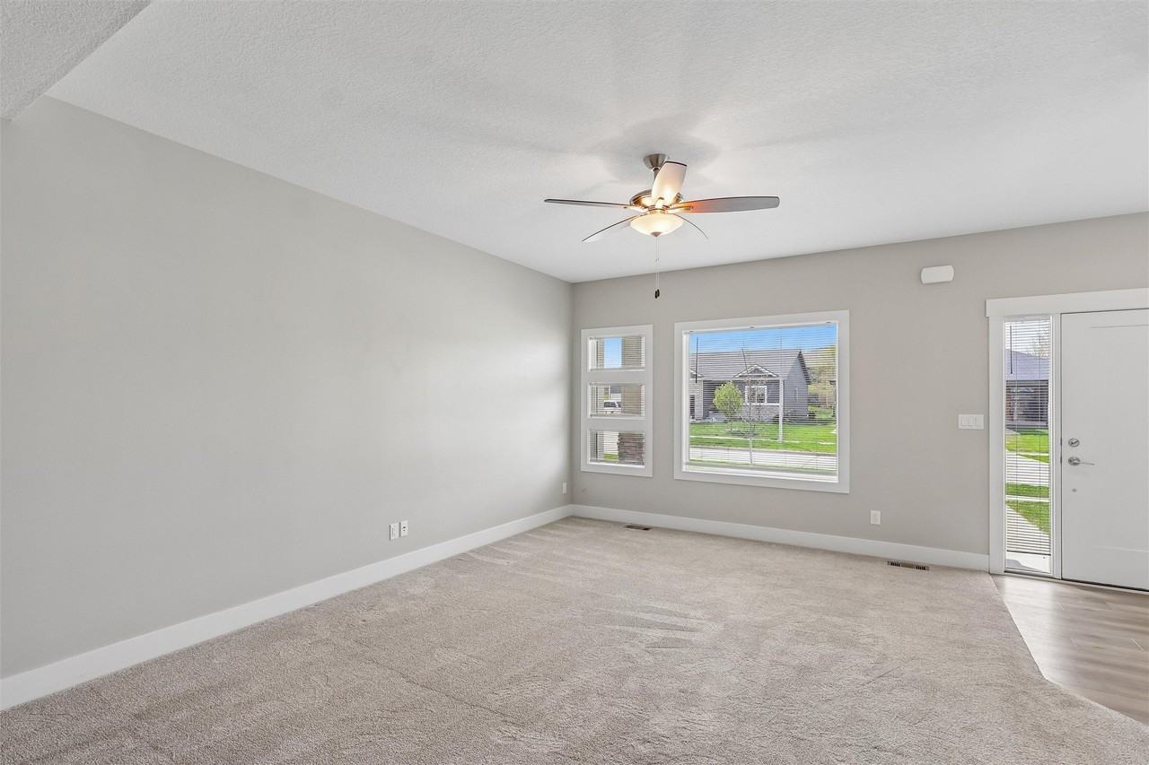 16617 Wilden Dr - Photo 2 of 32