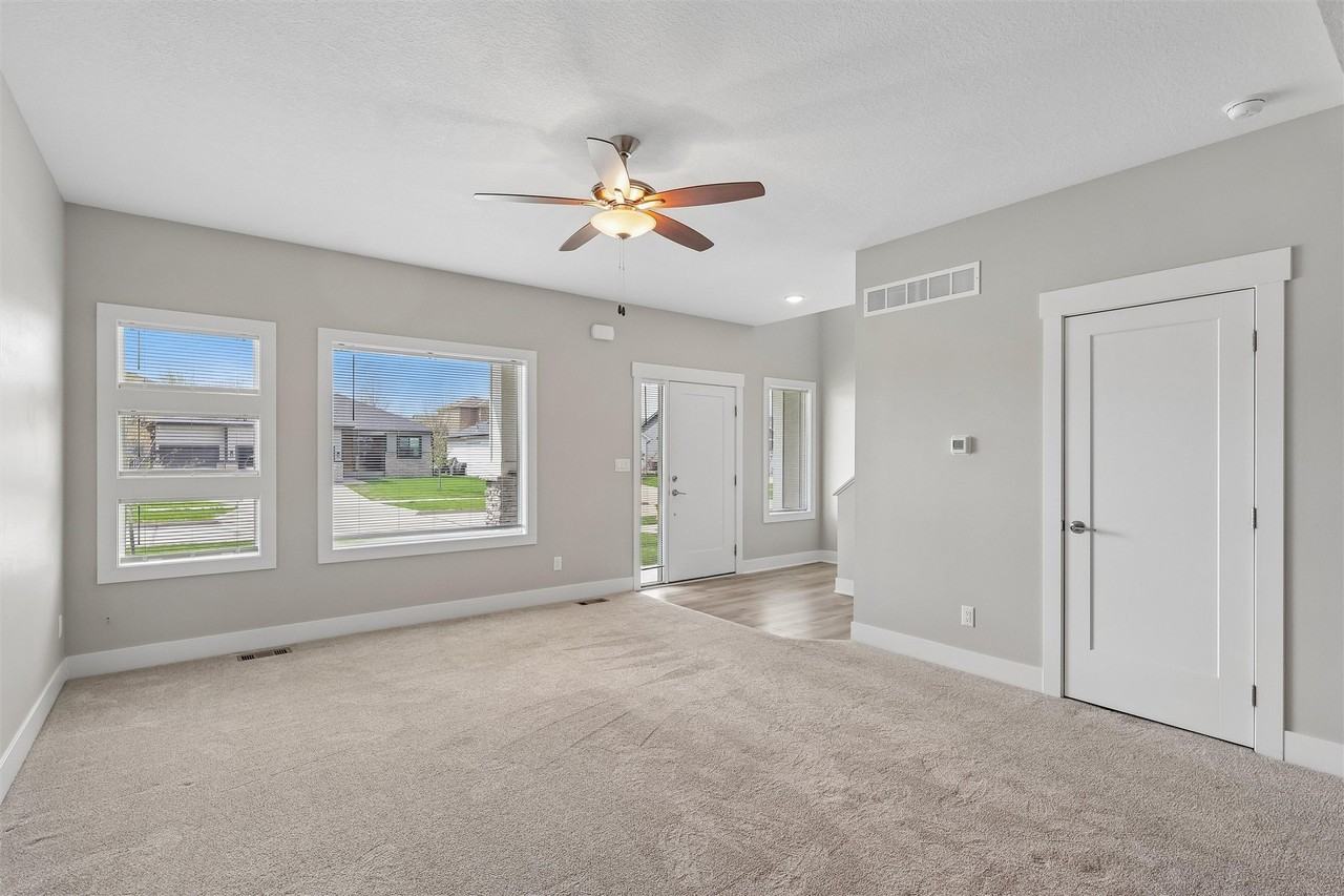 16617 Wilden Dr - Photo 4 of 32