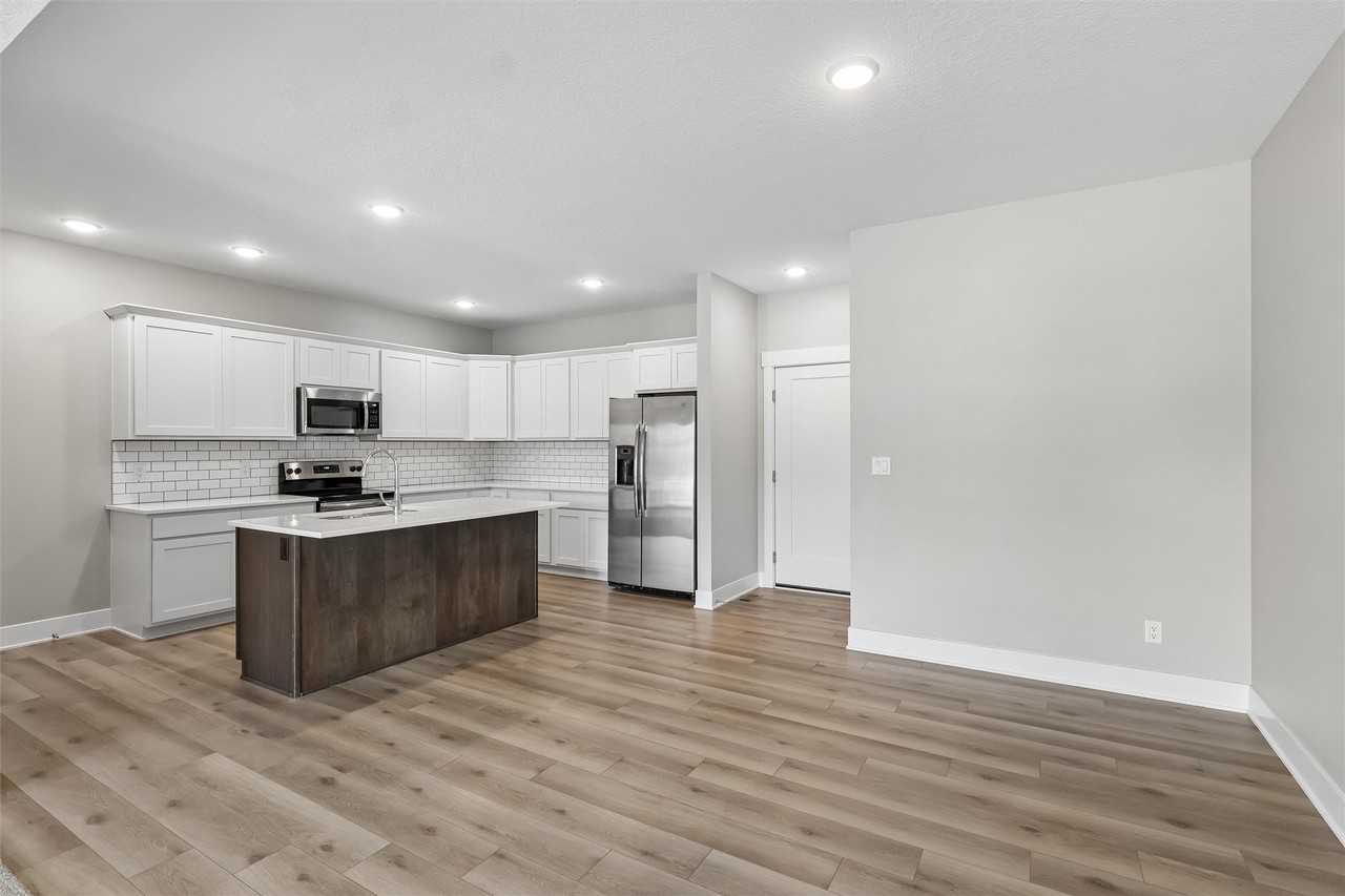 16617 Wilden Dr - Photo 5 of 32