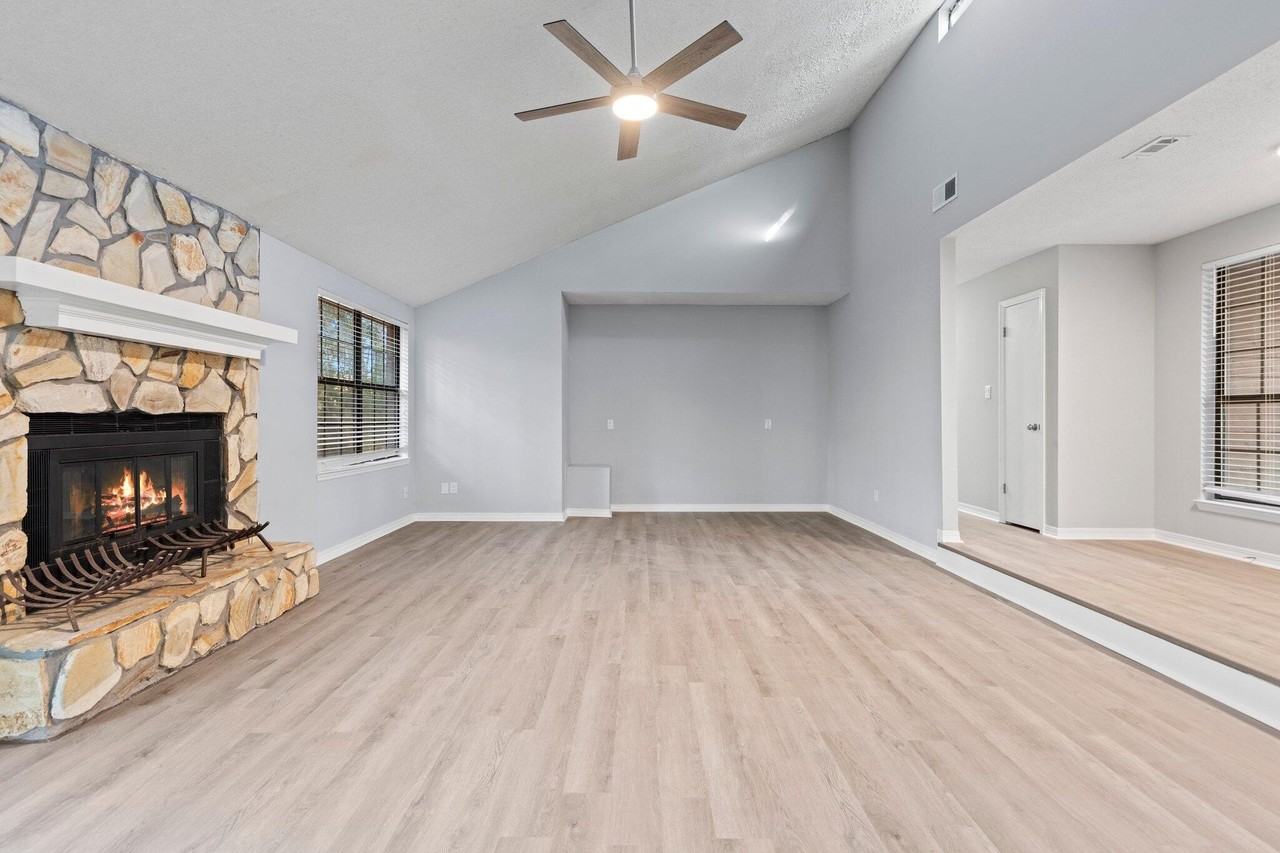 723 Prestwick Dr - Photo 5 of 31