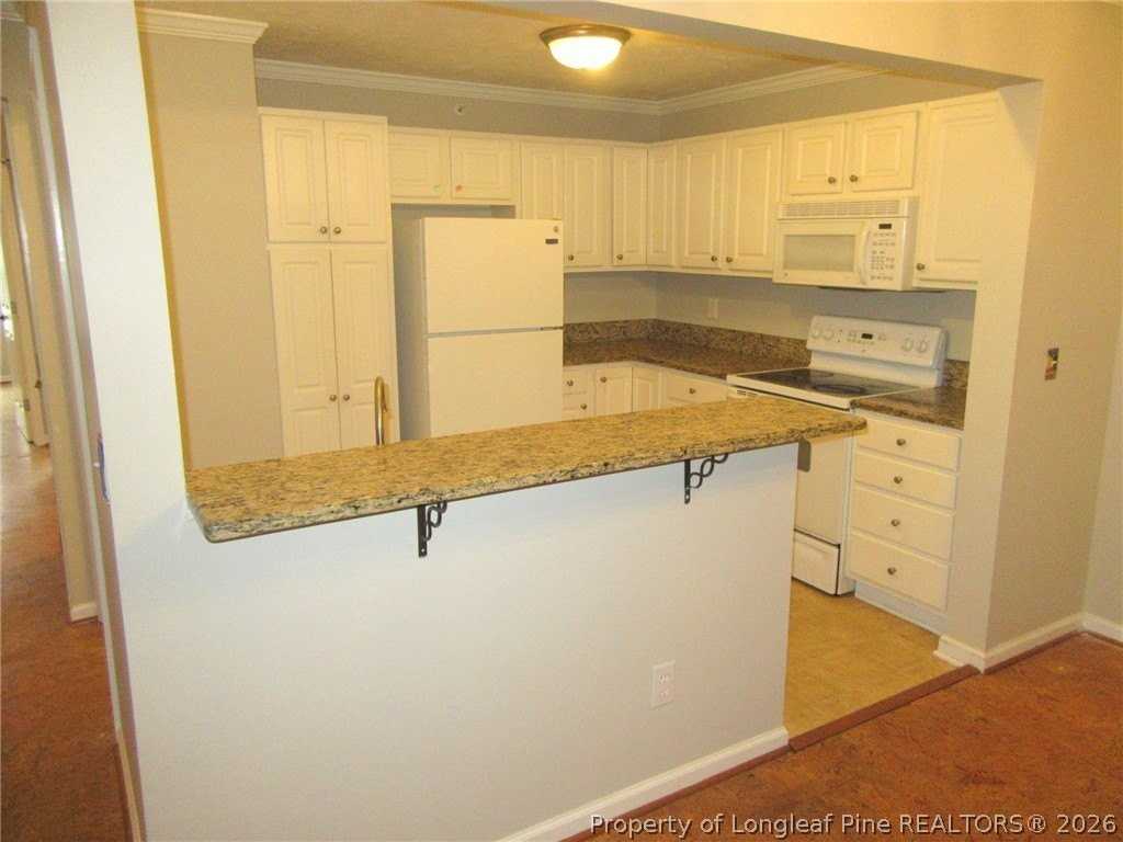 3346 Harbour Pointe Pl Unit 11 - Photo 6 of 24