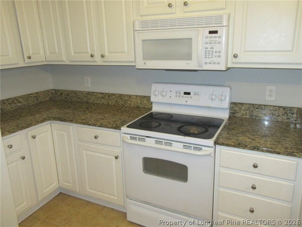 3346 Harbour Pointe Pl Unit 11 - Photo 7 of 24