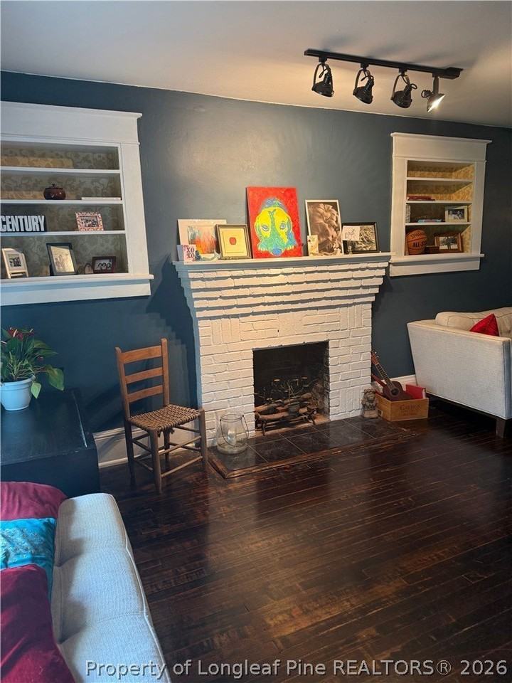 406 Pearl St - Photo 5 of 32