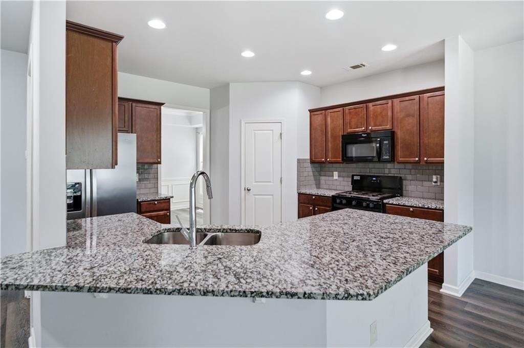 4960 Ducote Trl - Photo 3 of 33