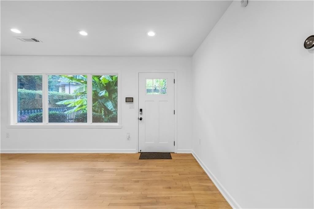 844 Deckner Ave Sw - Photo 4 of 28