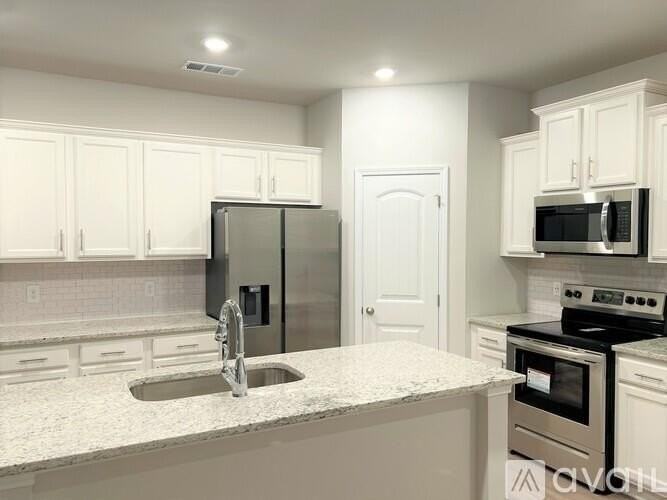 200 Turner Ln - Photo 6 of 18
