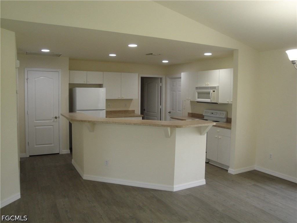 1236 Bayou St - Photo 2 of 13