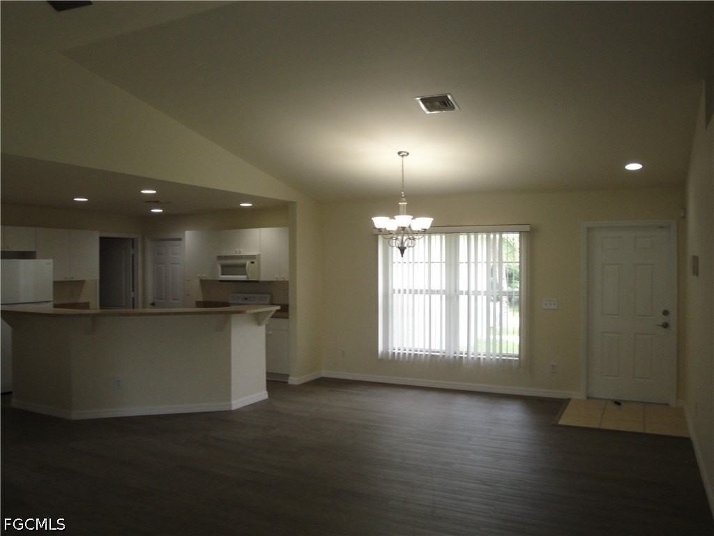 1236 Bayou St - Photo 3 of 13