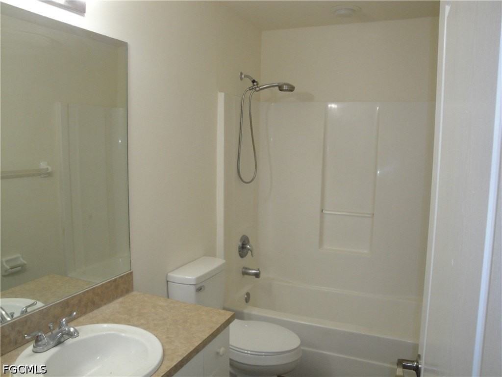 1236 Bayou St - Photo 5 of 13