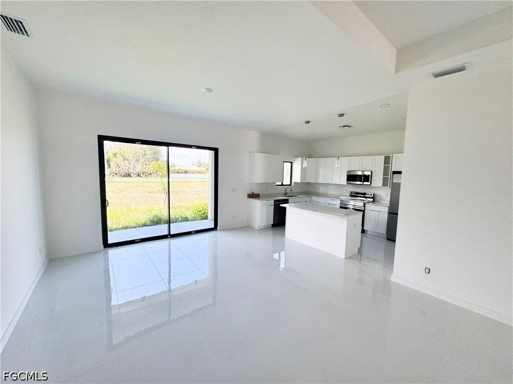 4210 Nw 24th Ter - Photo 4 of 27