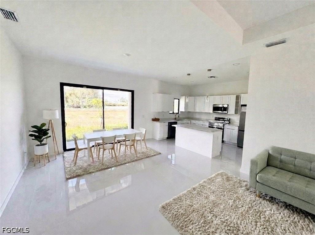 4210 Nw 24th Ter - Photo 5 of 27