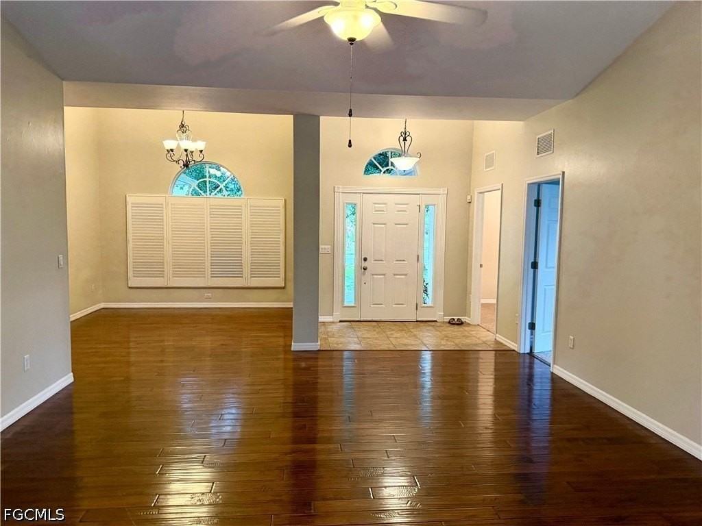1466 Argyle Dr - Photo 5 of 36