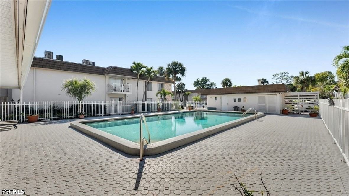 1830 Maravilla Ave #402 - Photo 3 of 27