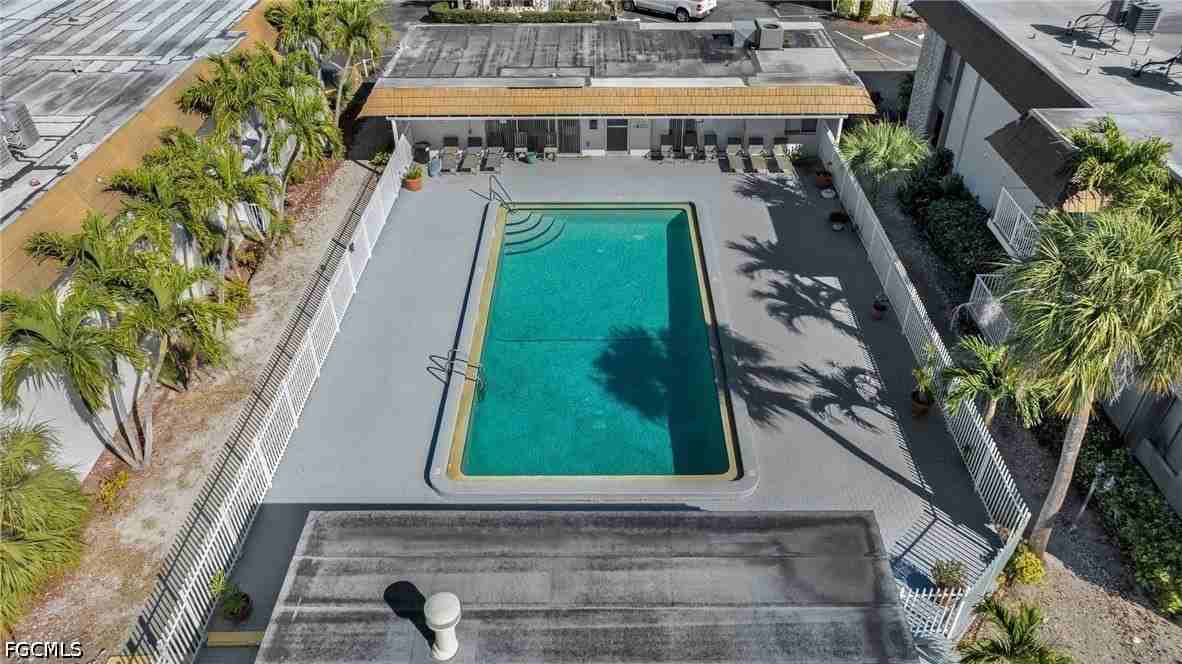 1830 Maravilla Ave #402 - Photo 4 of 27