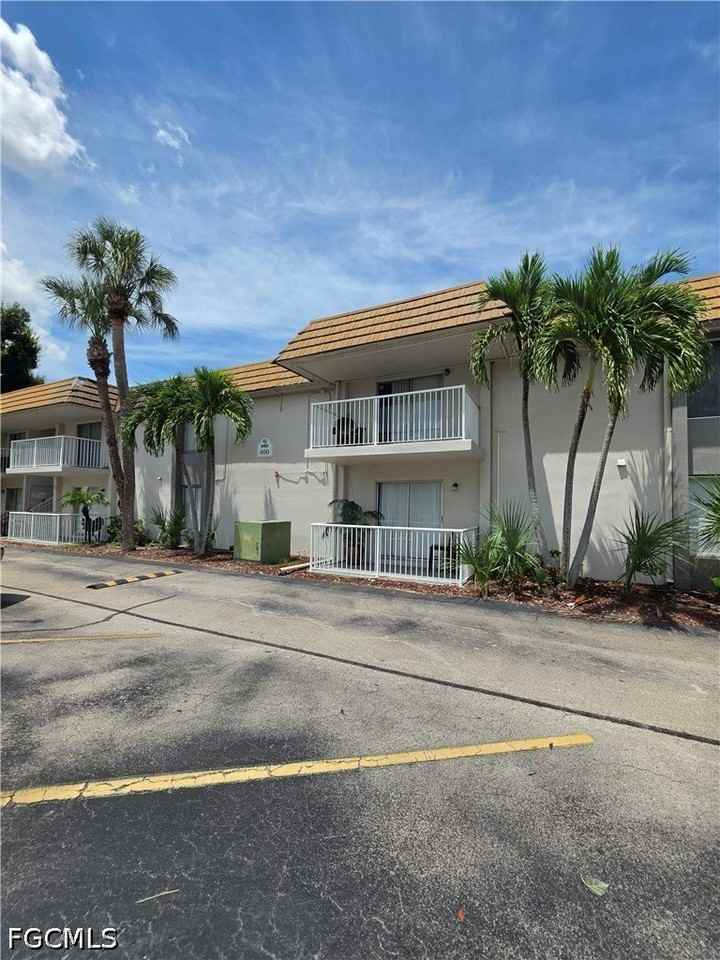 1830 Maravilla Ave #402 - Photo 6 of 27