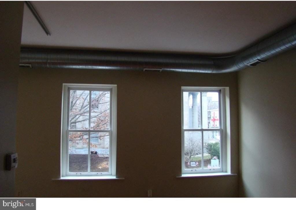 10 W Market St - Photo 6 of 8