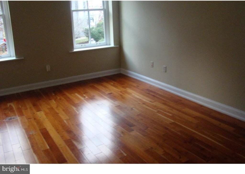 10 W Market St - Photo 7 of 8