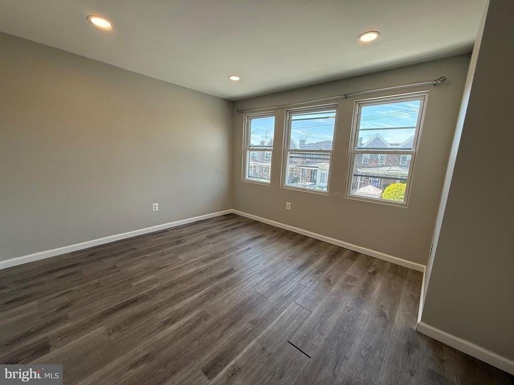 567 Van Kirk St - Photo 4 of 11