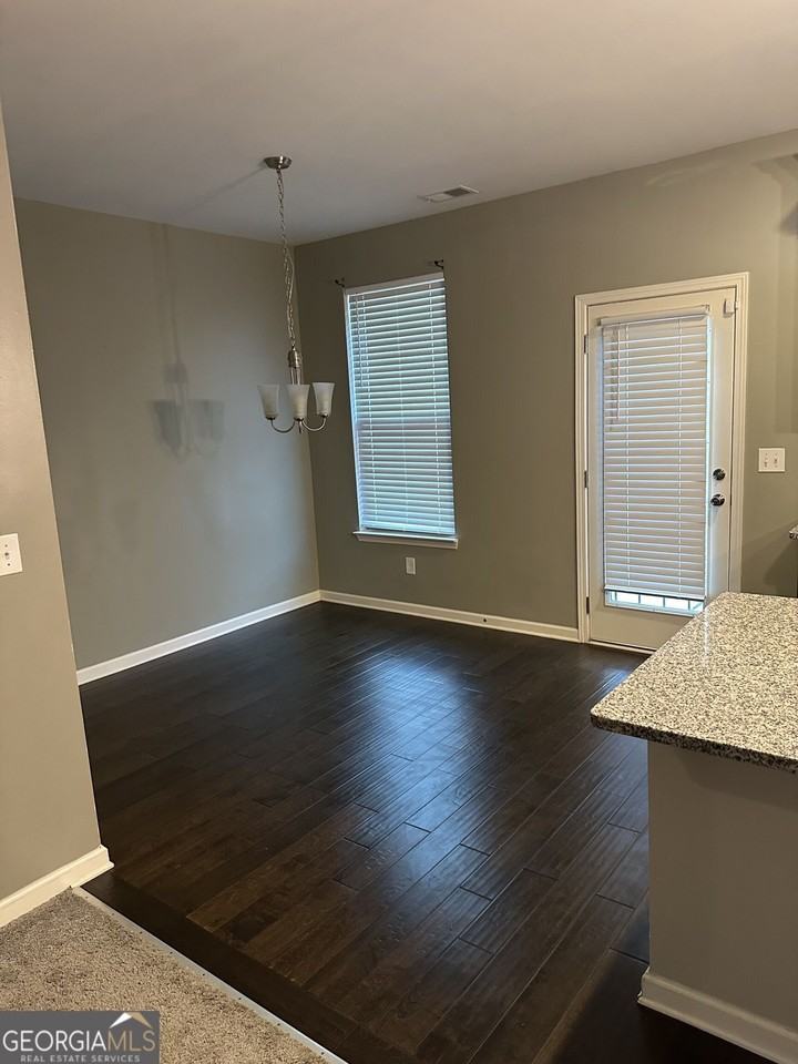 1565 Potomac Ct - Photo 3 of 16