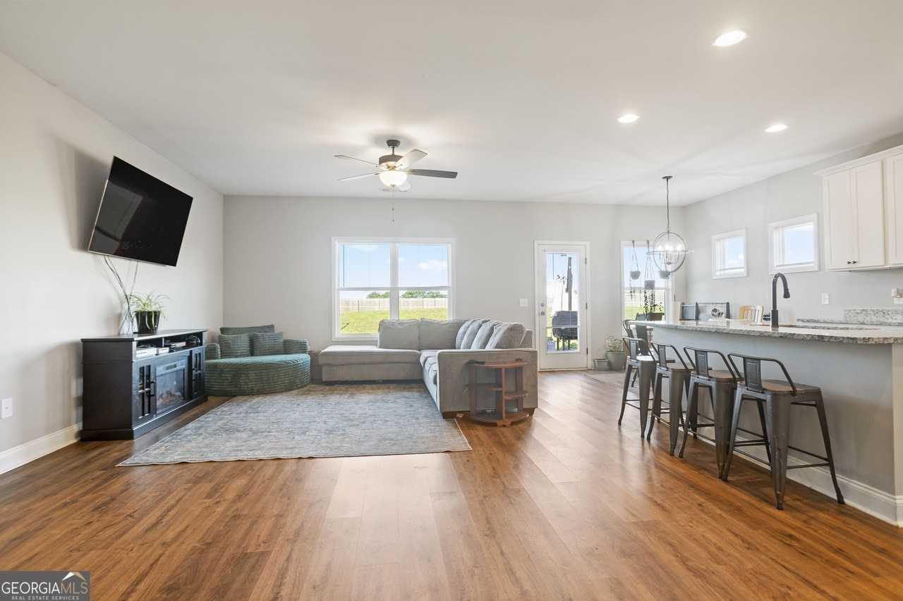 64 Neal Little Rd - Photo 5 of 17
