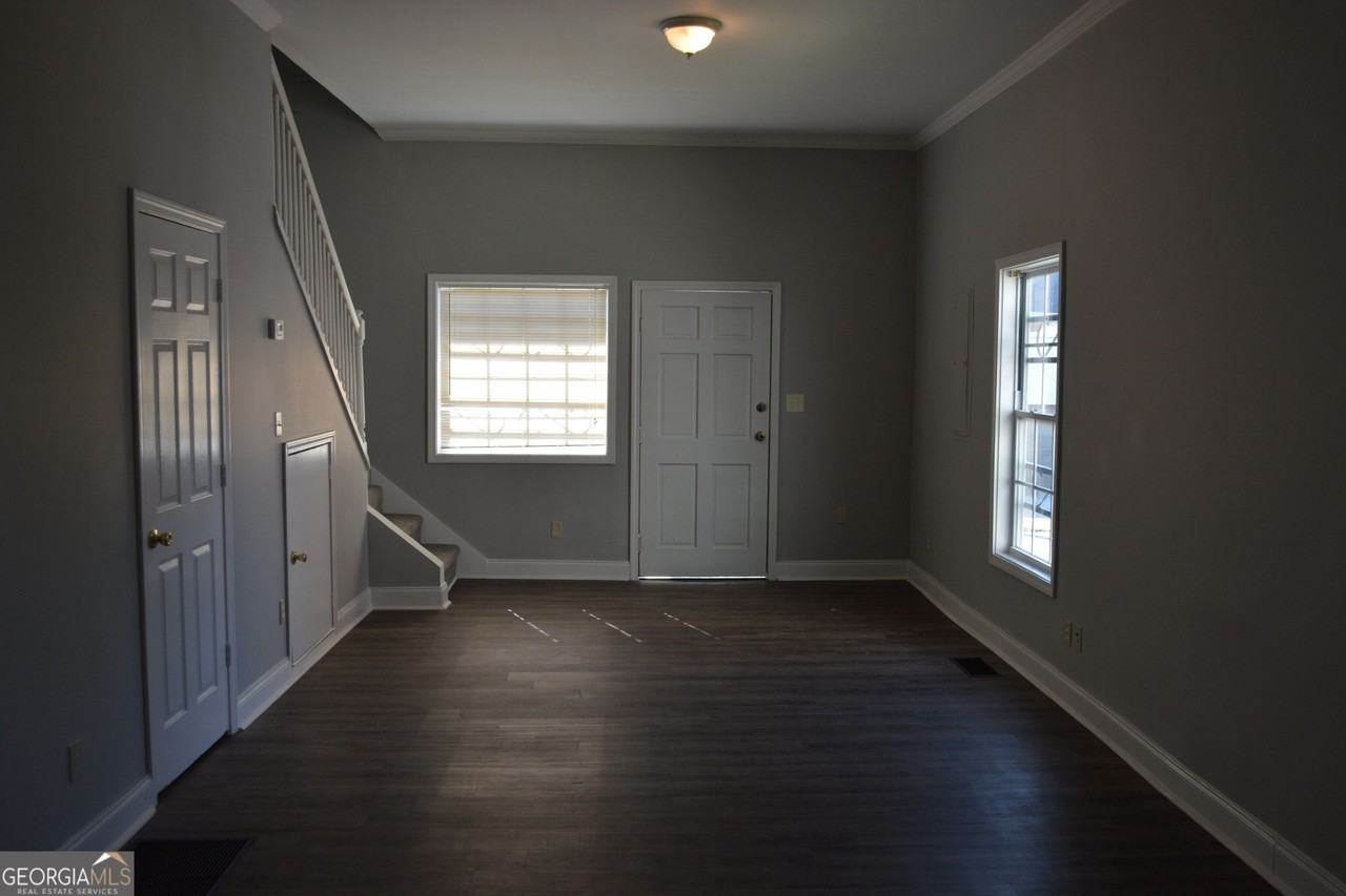 910 Mcdaniel St Sw - Photo 2 of 14