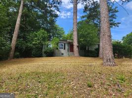 featured image of 4117 Lake Dr