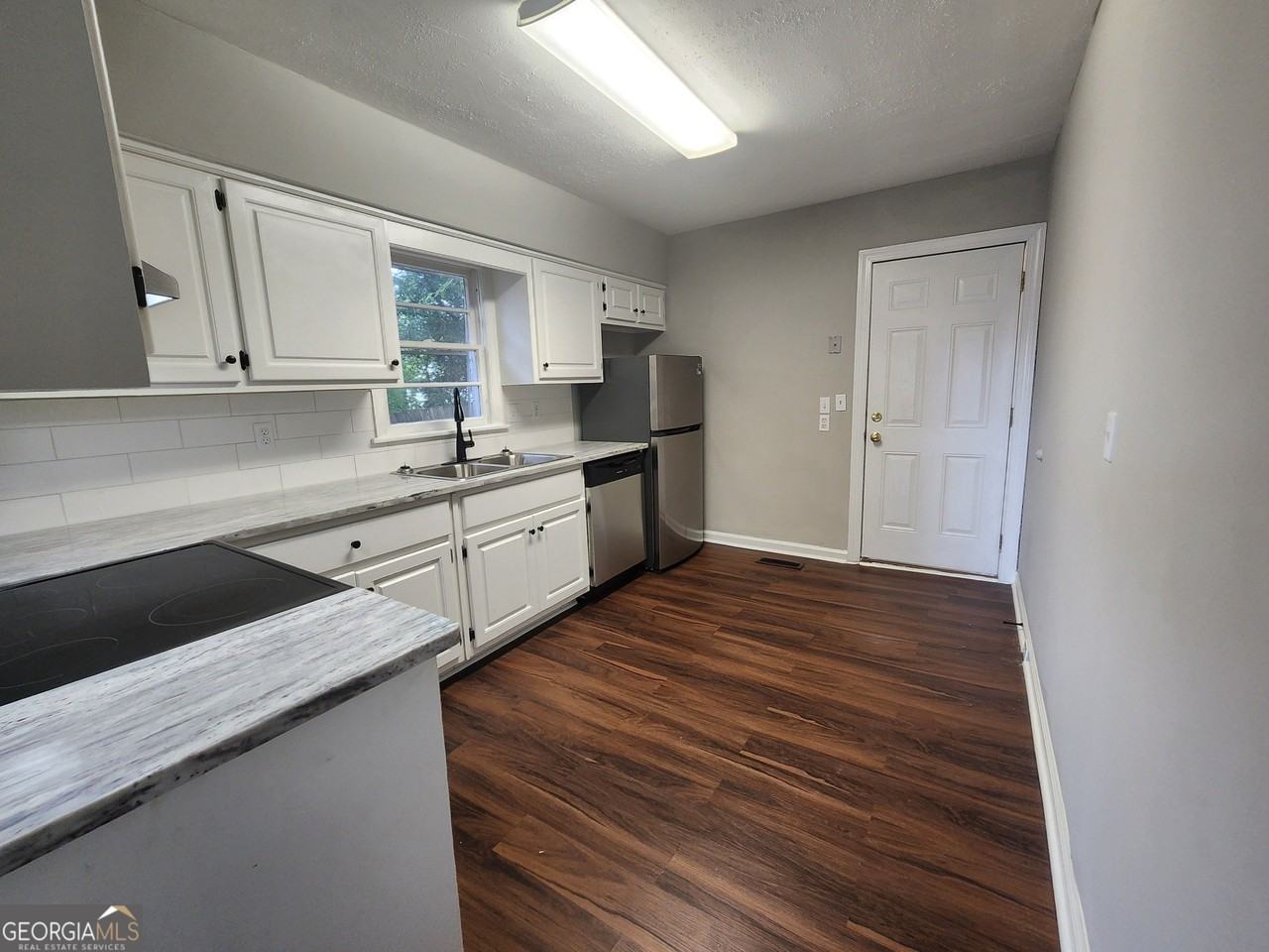 4117 Lake Dr - Photo 4 of 20