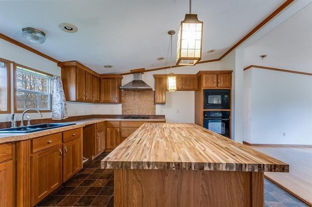 113 Anthony Rd - Photo 3 of 17