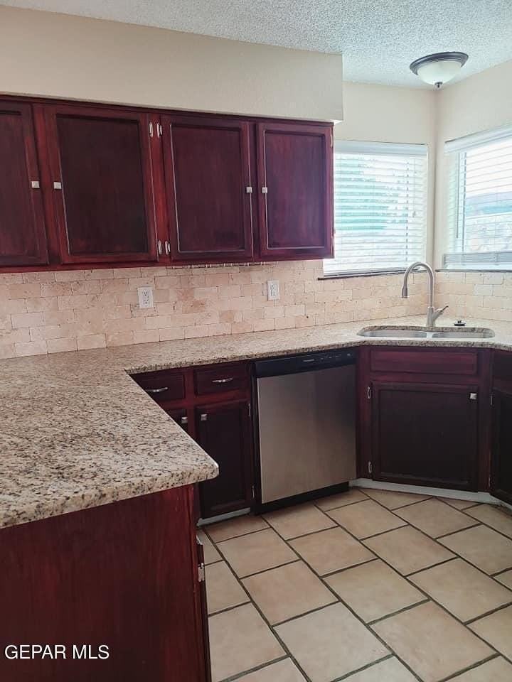 765 Colchester Dr - Photo 4 of 20
