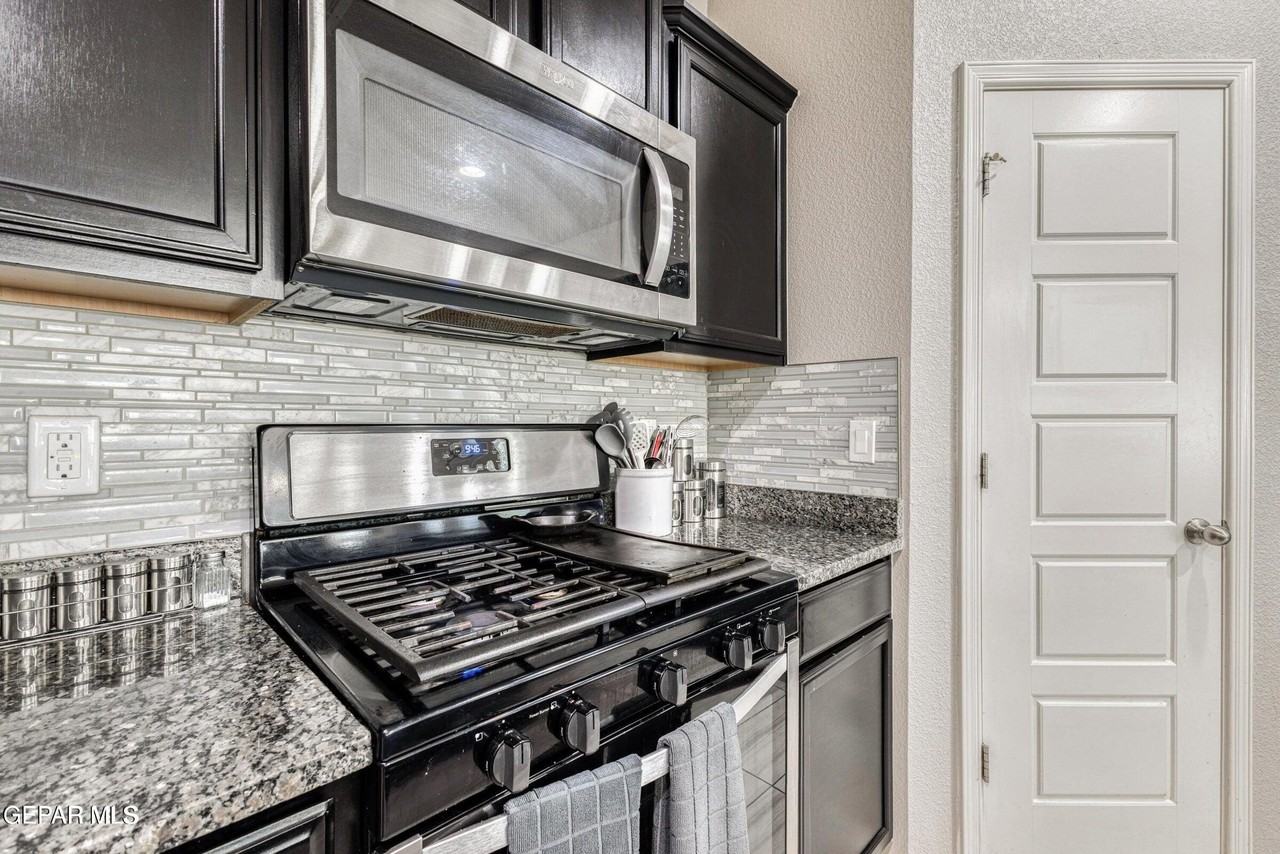 13610 Keighly St - Photo 4 of 31