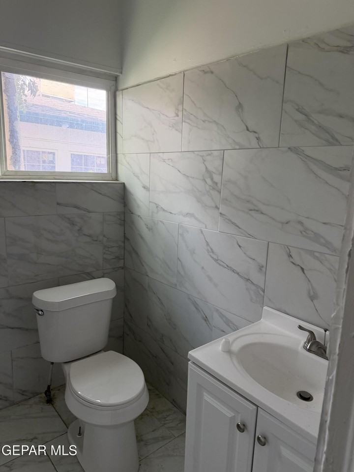 1025 Magoffin Ave #1 - Photo 4 of 6