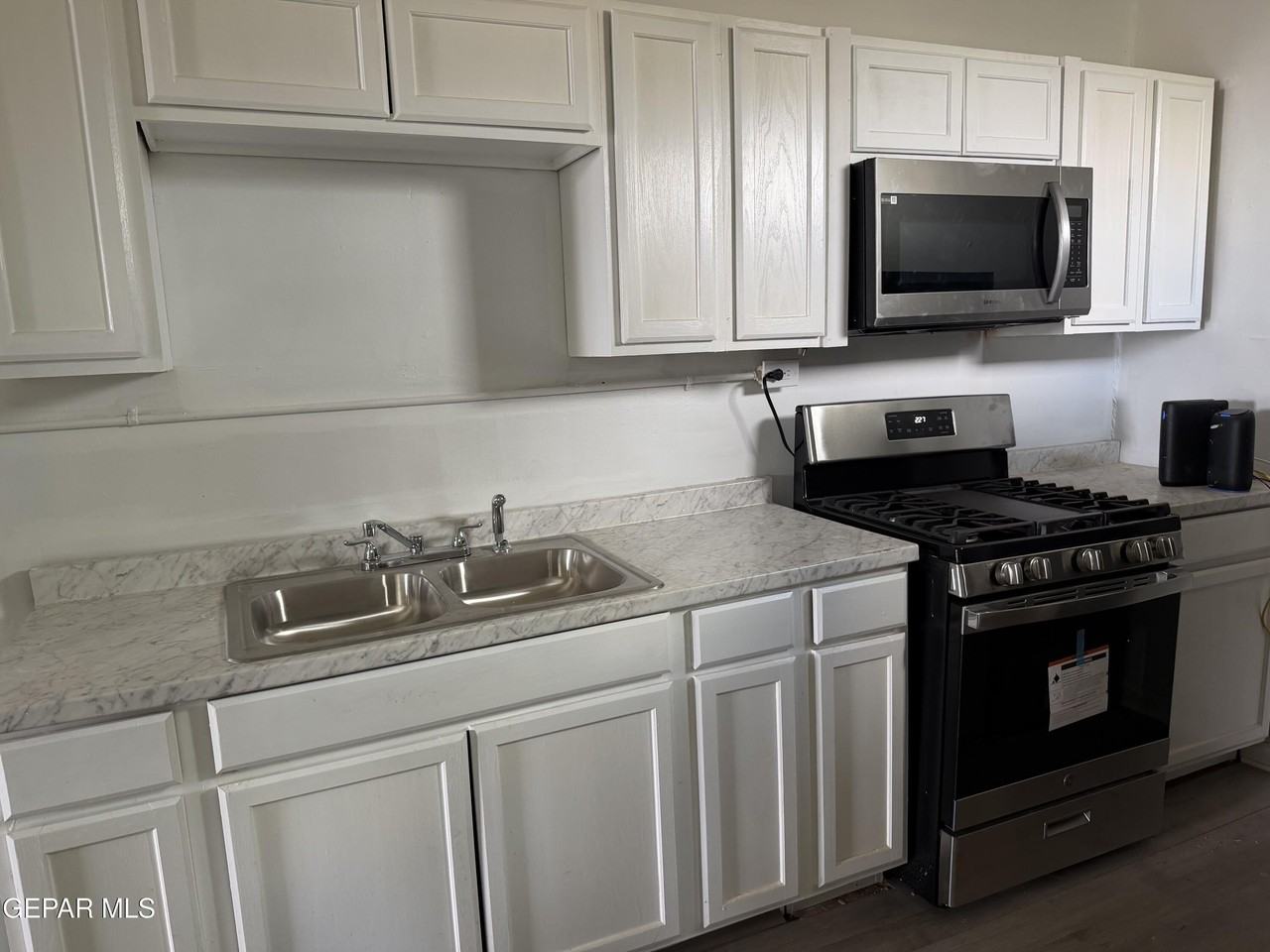 1025 Magoffin Ave #1 - Photo 5 of 6