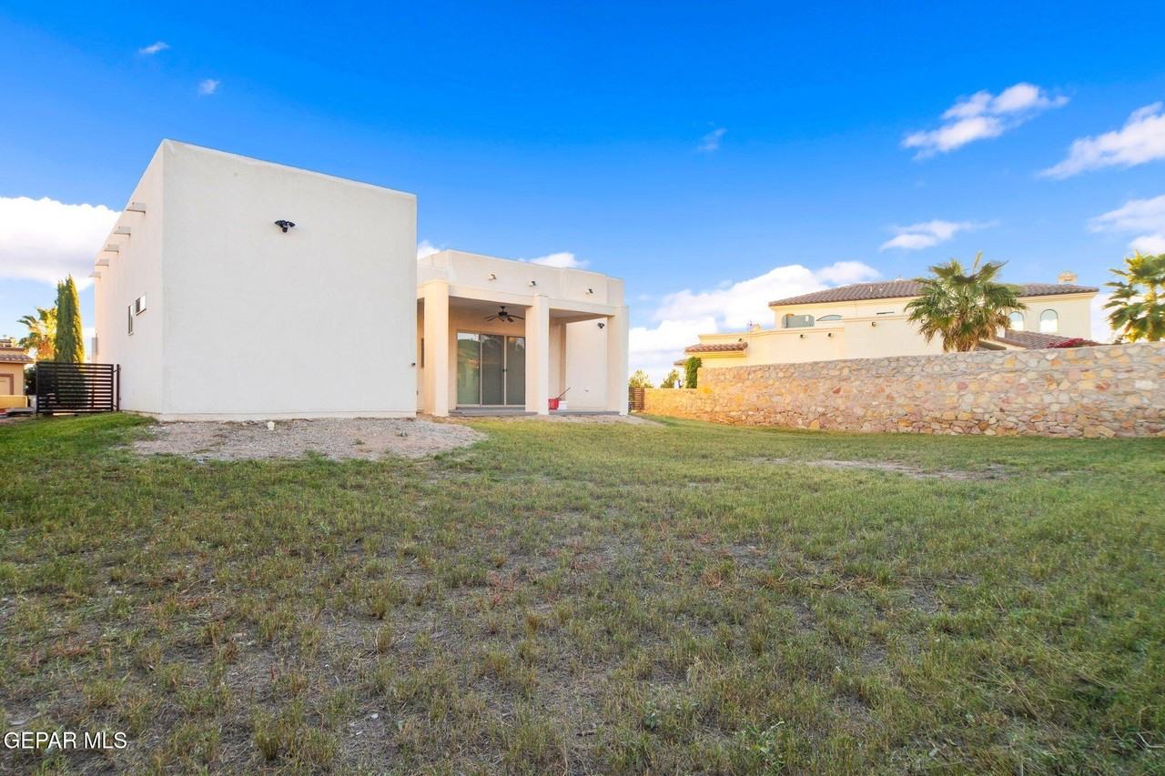 5973 Cartagena Cir - Photo 4 of 34