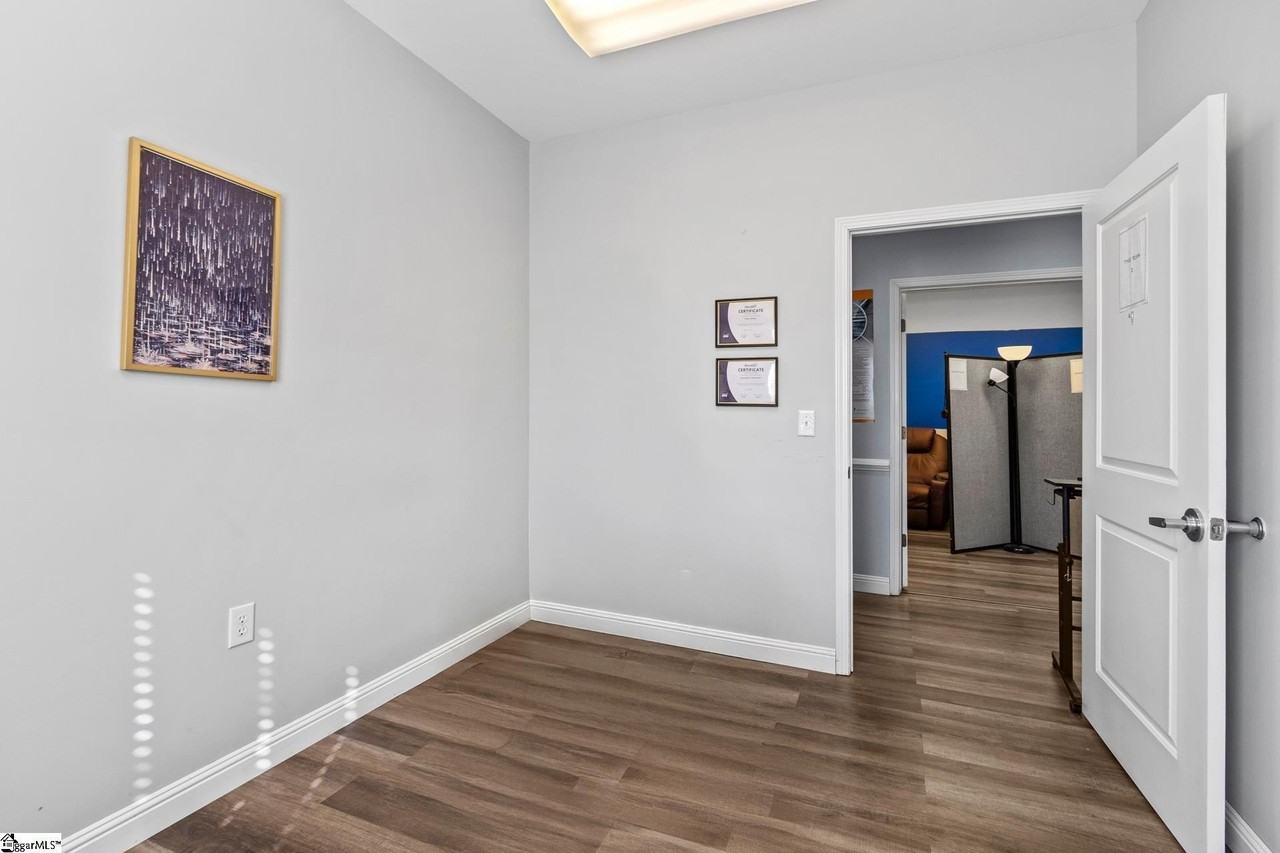 221 Adley Way - Photo 7 of 15
