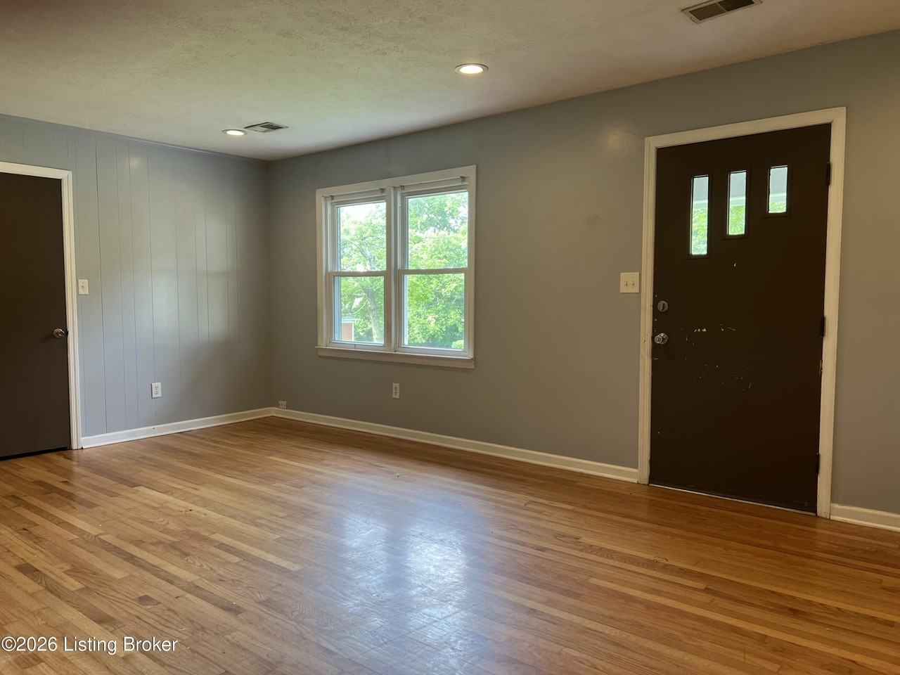 616 Clairview Dr - Photo 2 of 10