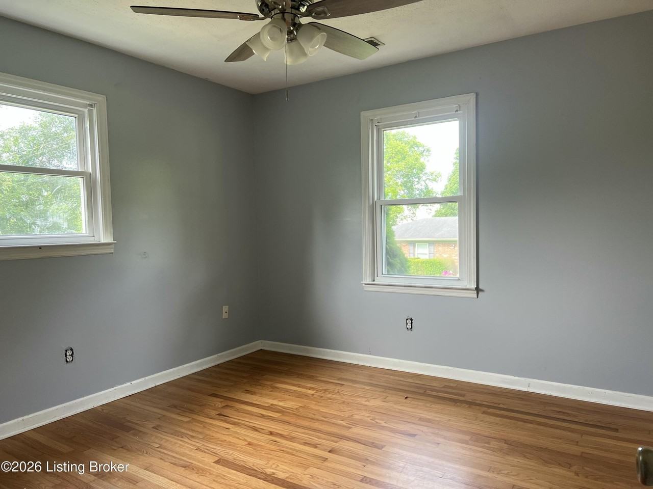 616 Clairview Dr - Photo 4 of 10