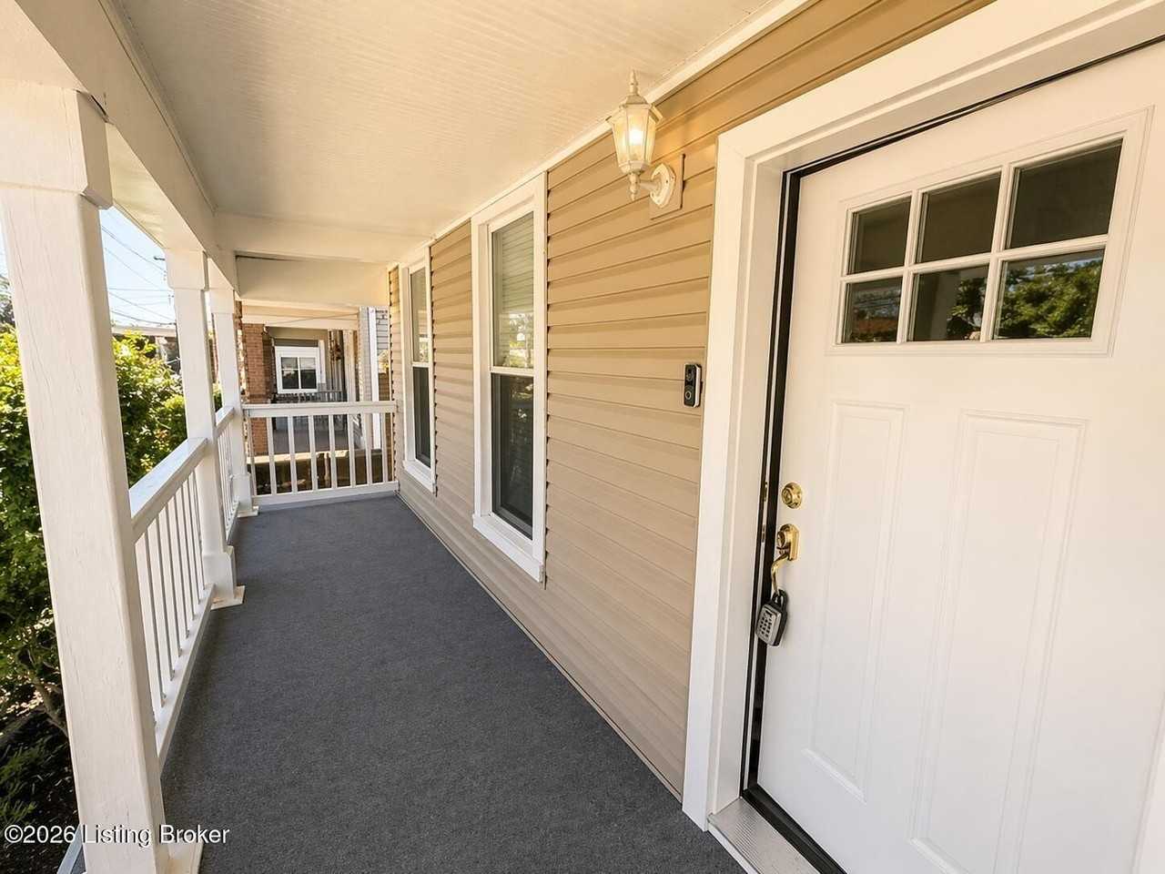 228 E Burnett Ave - Photo 3 of 25