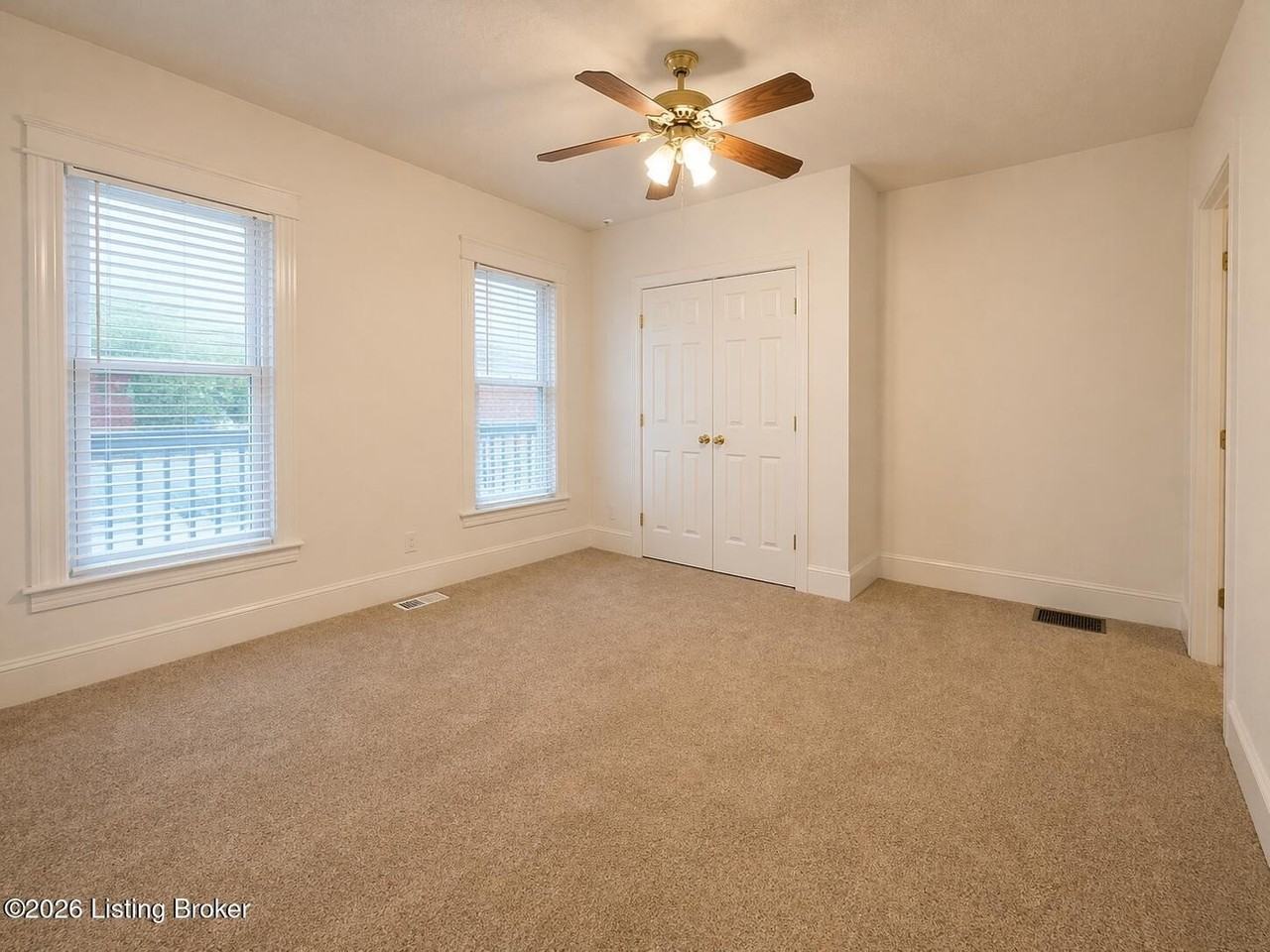228 E Burnett Ave - Photo 7 of 25