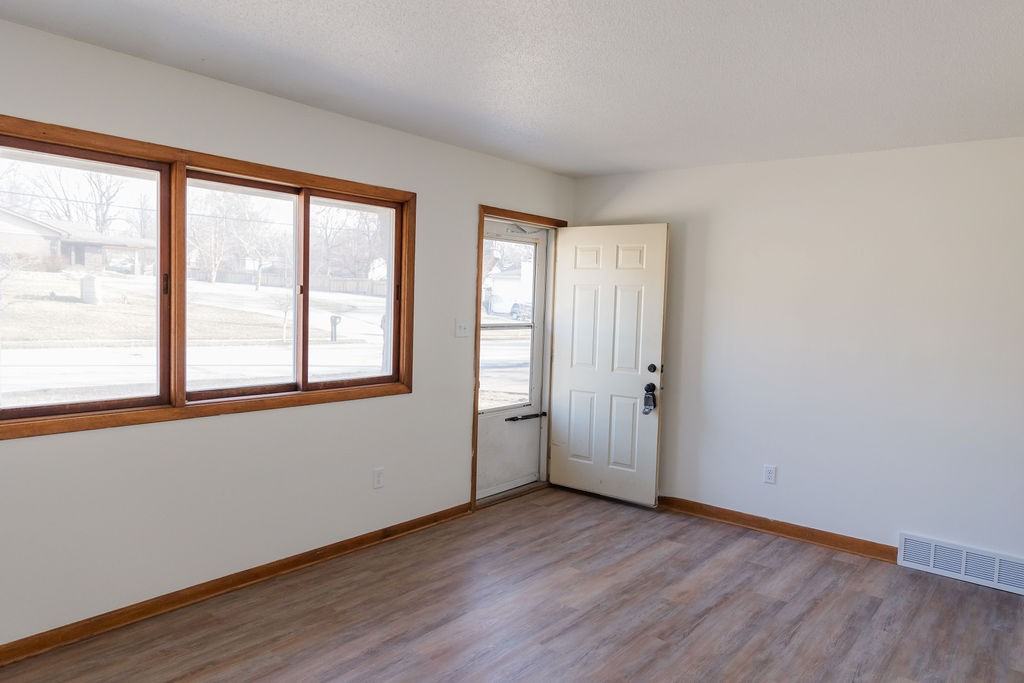 419 E Watrous Ave #NA - Photo 3 of 25