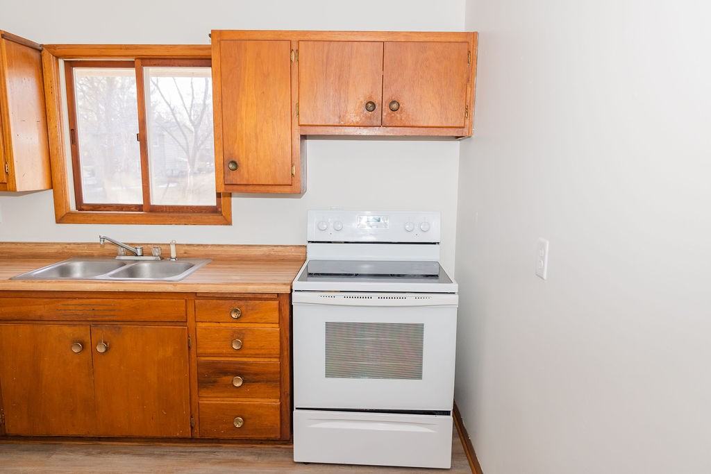 419 E Watrous Ave #NA - Photo 6 of 25