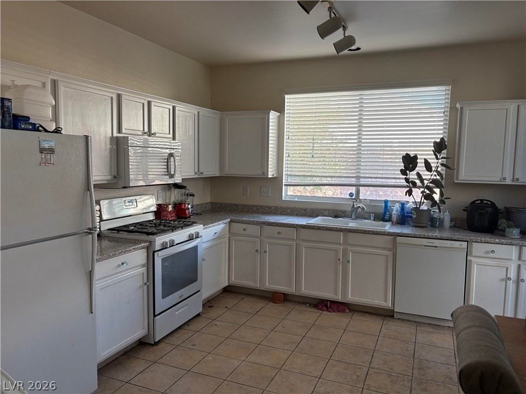 519 Siberia St - Photo 4 of 11