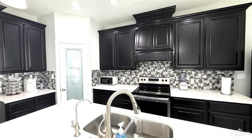 807 Lark Cir - Photo 3 of 8