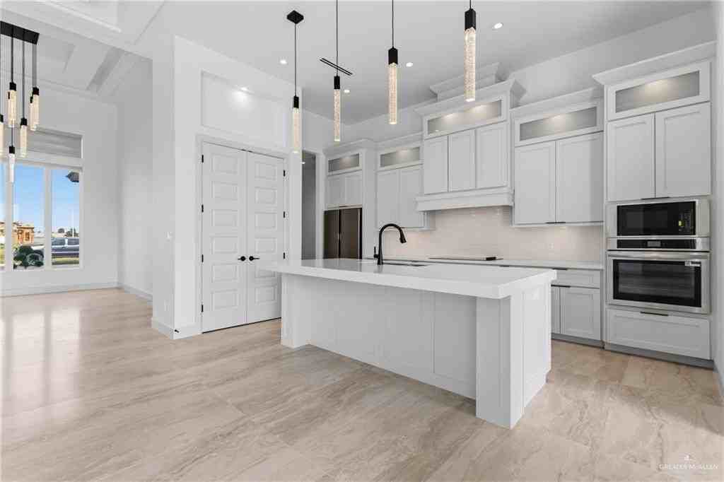 1201 Dolores St - Photo 7 of 24