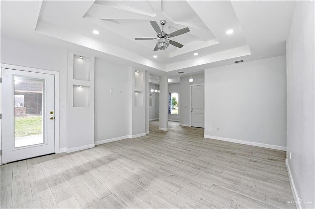 1212 Esperanza St - Photo 7 of 17