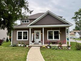 featured image of 1300 Bobolink Rd