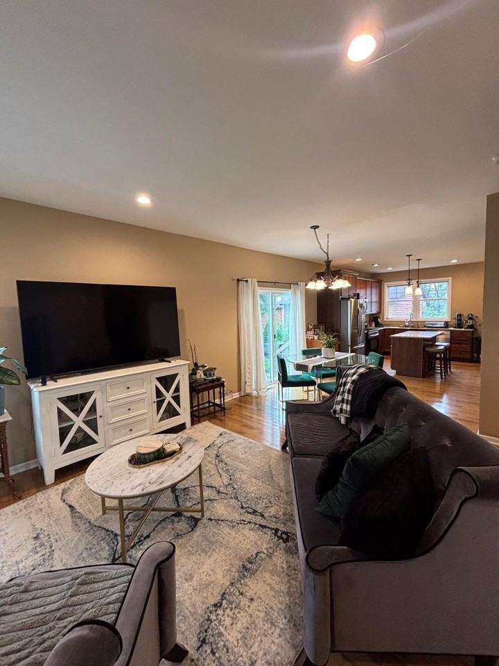 1300 Bobolink Rd - Photo 3 of 18